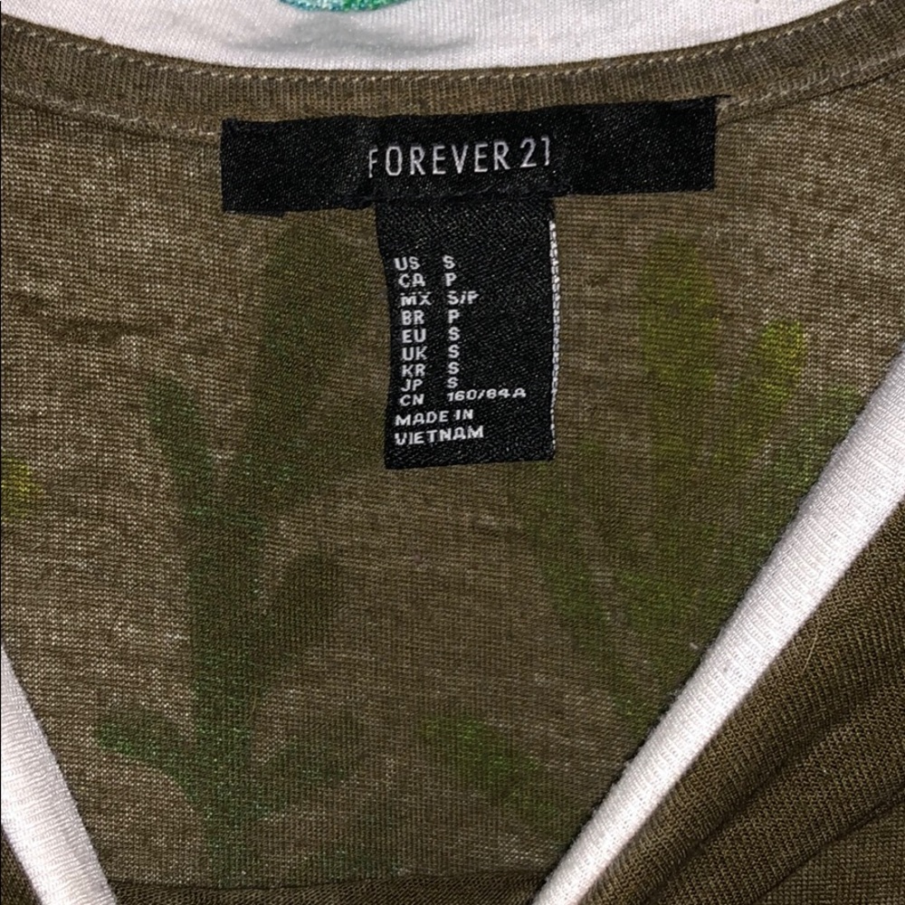 Forever 21 basic tee - Picture 3 of 3